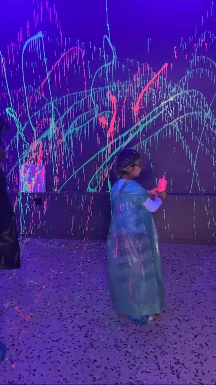 Neon splatter room 4