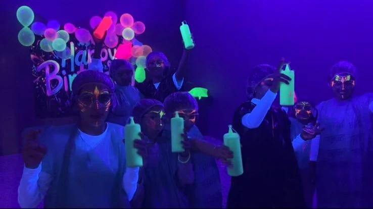 Neon splatter room 7