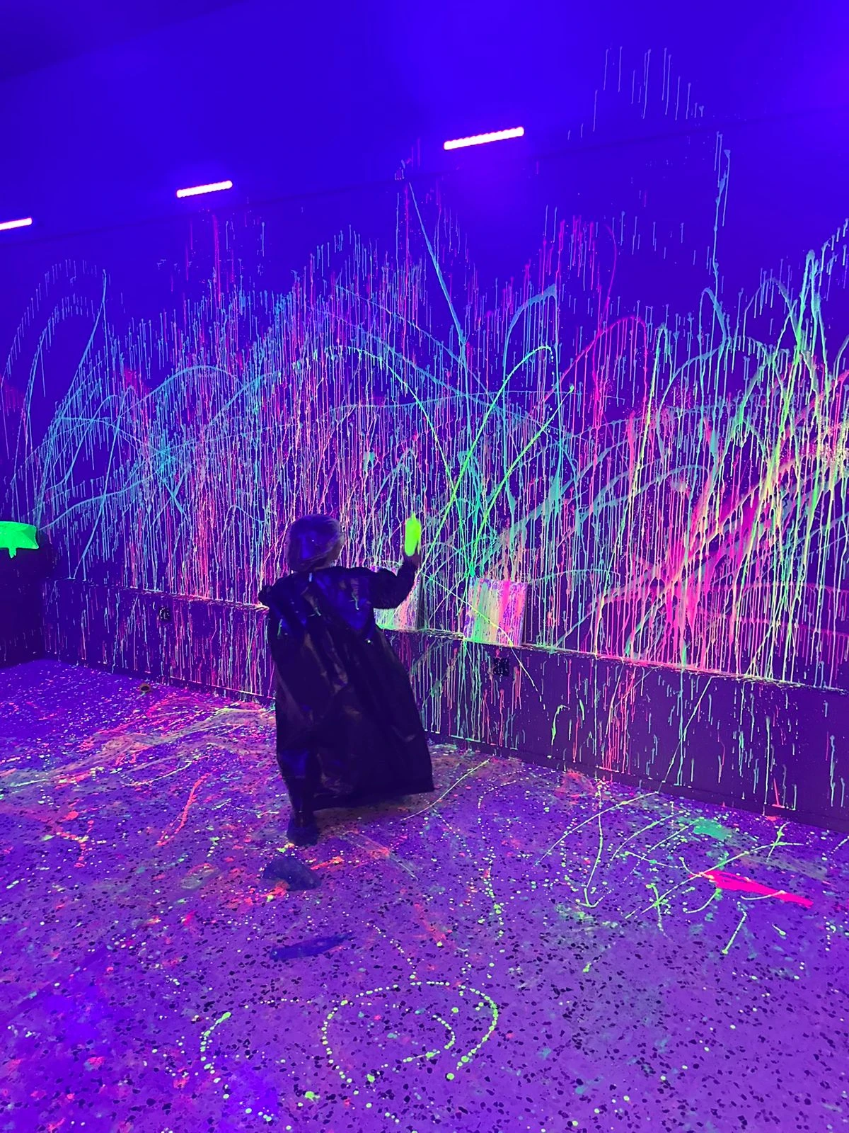 Neon splatter room 9